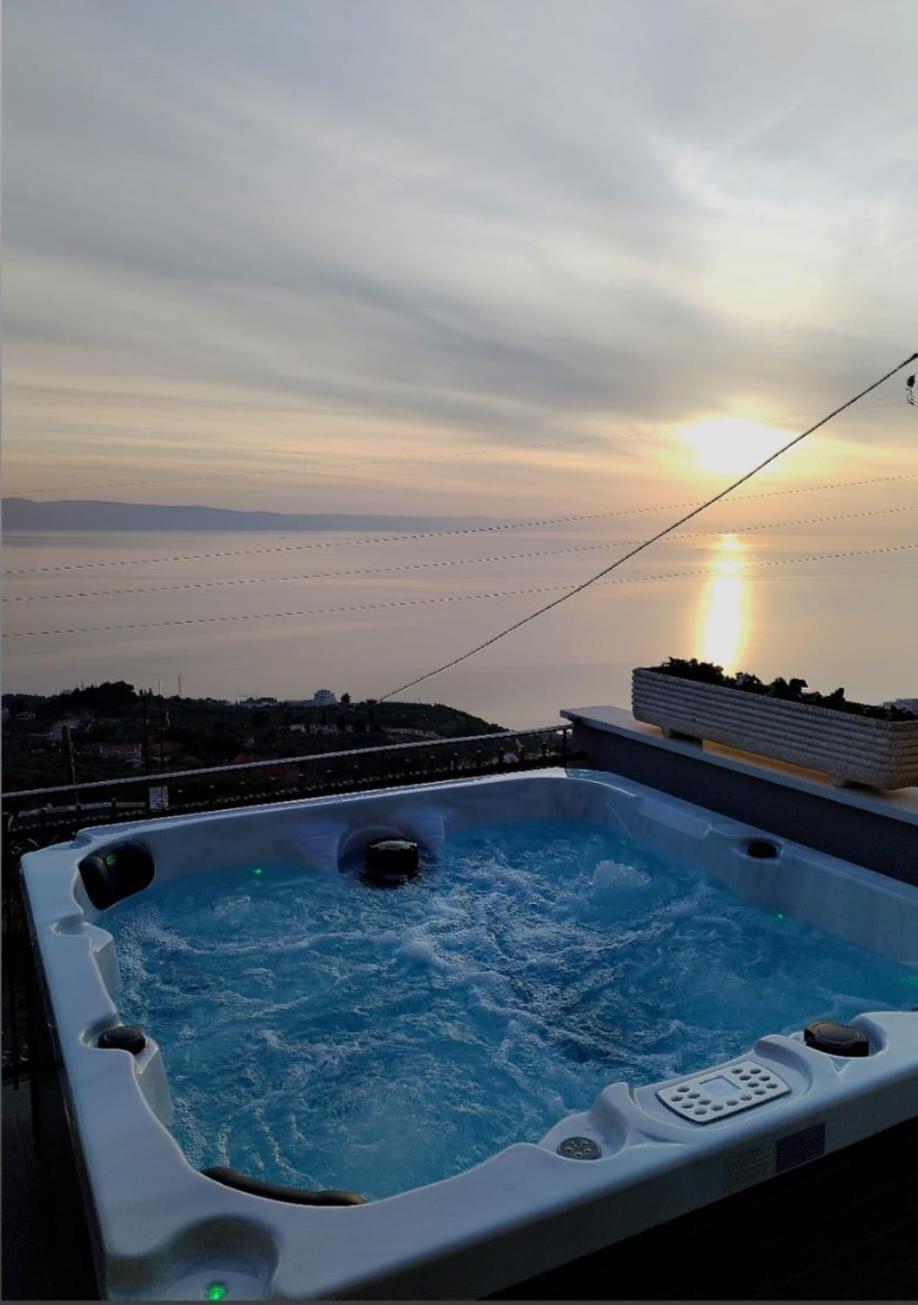Holliday Home Alida With Jacuzzi Подгора Екстер'єр фото